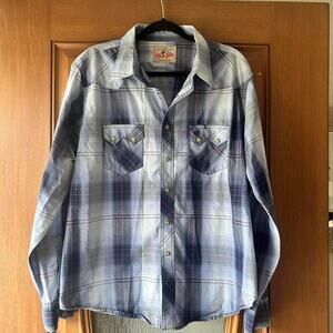 Wrangler Men's XL Button up blue and white Plaid shirt western